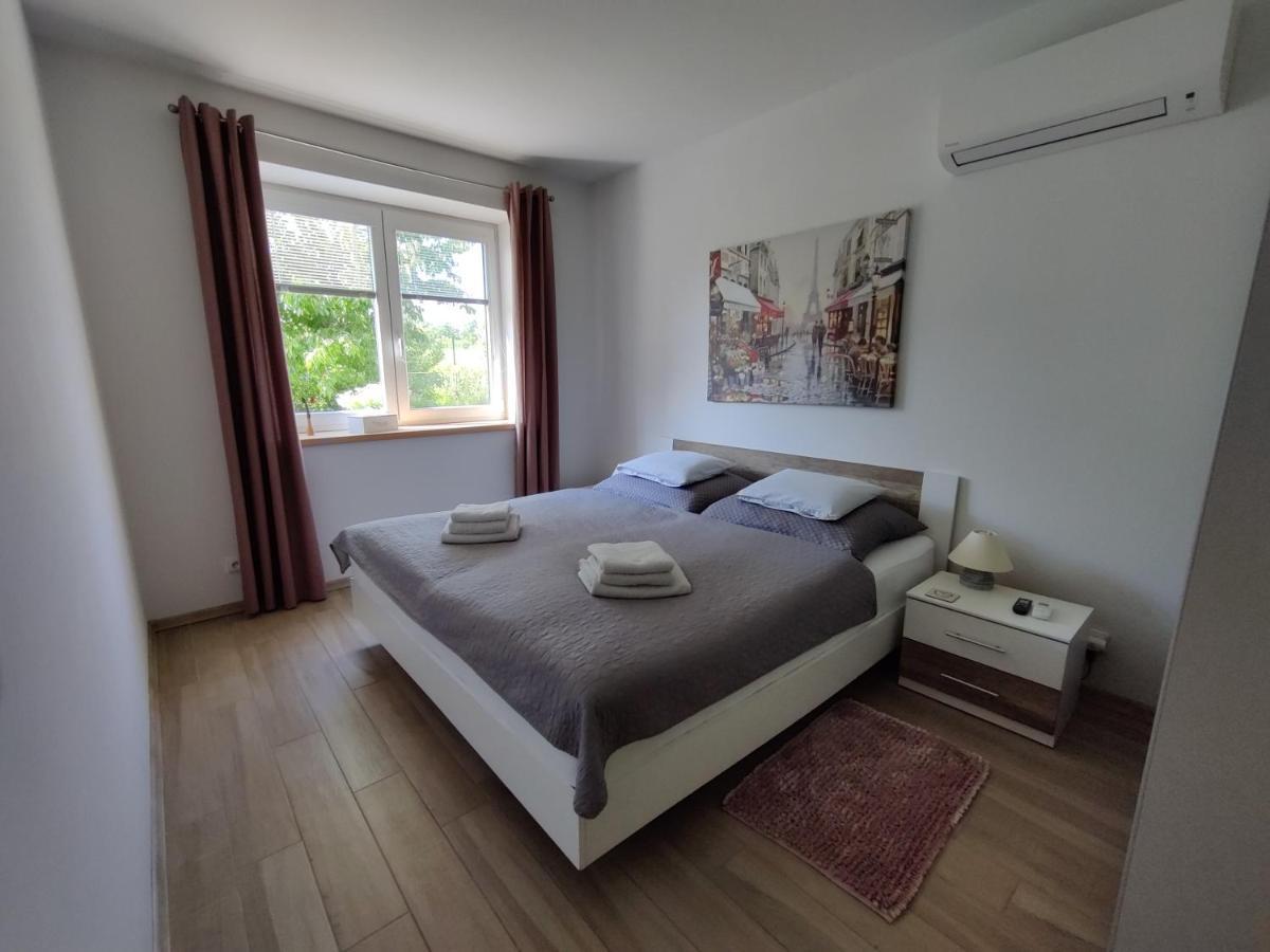 Apartman Pod Lipou - Samostatny Objekt Jaromer Exterior photo
